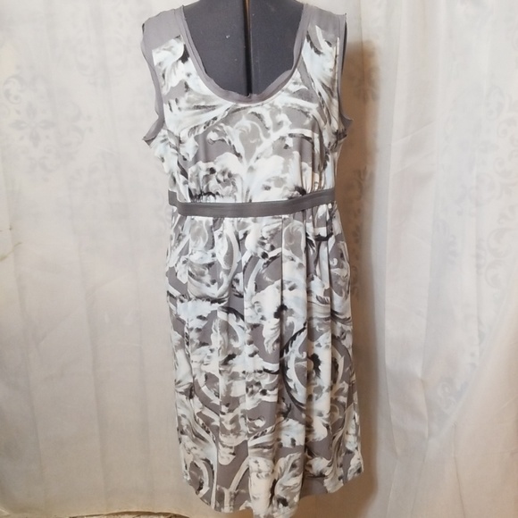 Vera Wang Dresses & Skirts - Vera Wang dress with pockets!